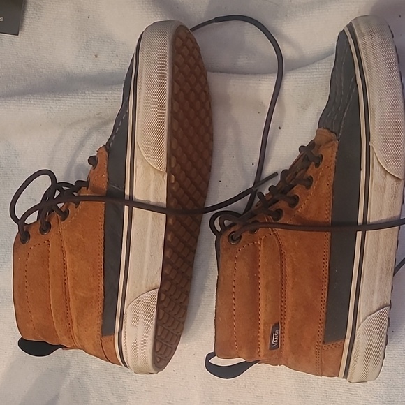 Vans unisex high top shoes size 7 men, 8.5 women - Picture 2 of 6